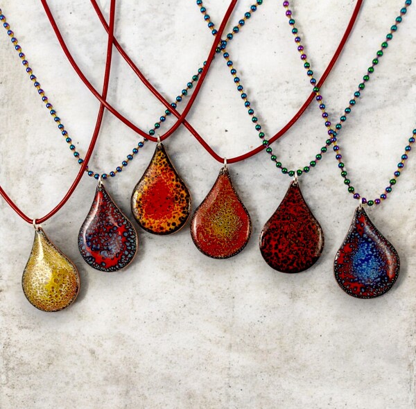 6 crackle pendants
